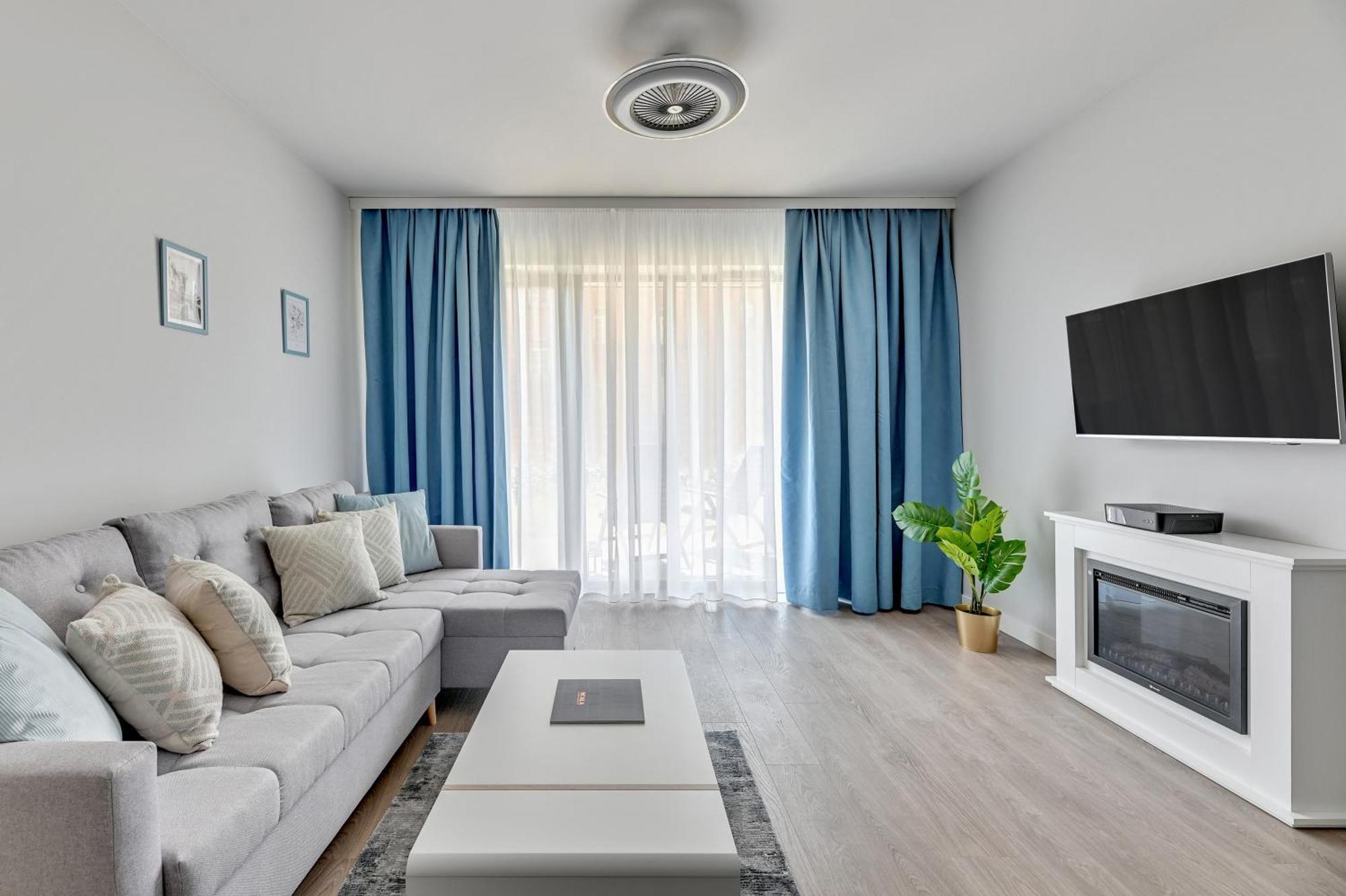 Scala City Center Apartments & Studios By Lion Apartments กดัญสก์ ภายนอก รูปภาพ
