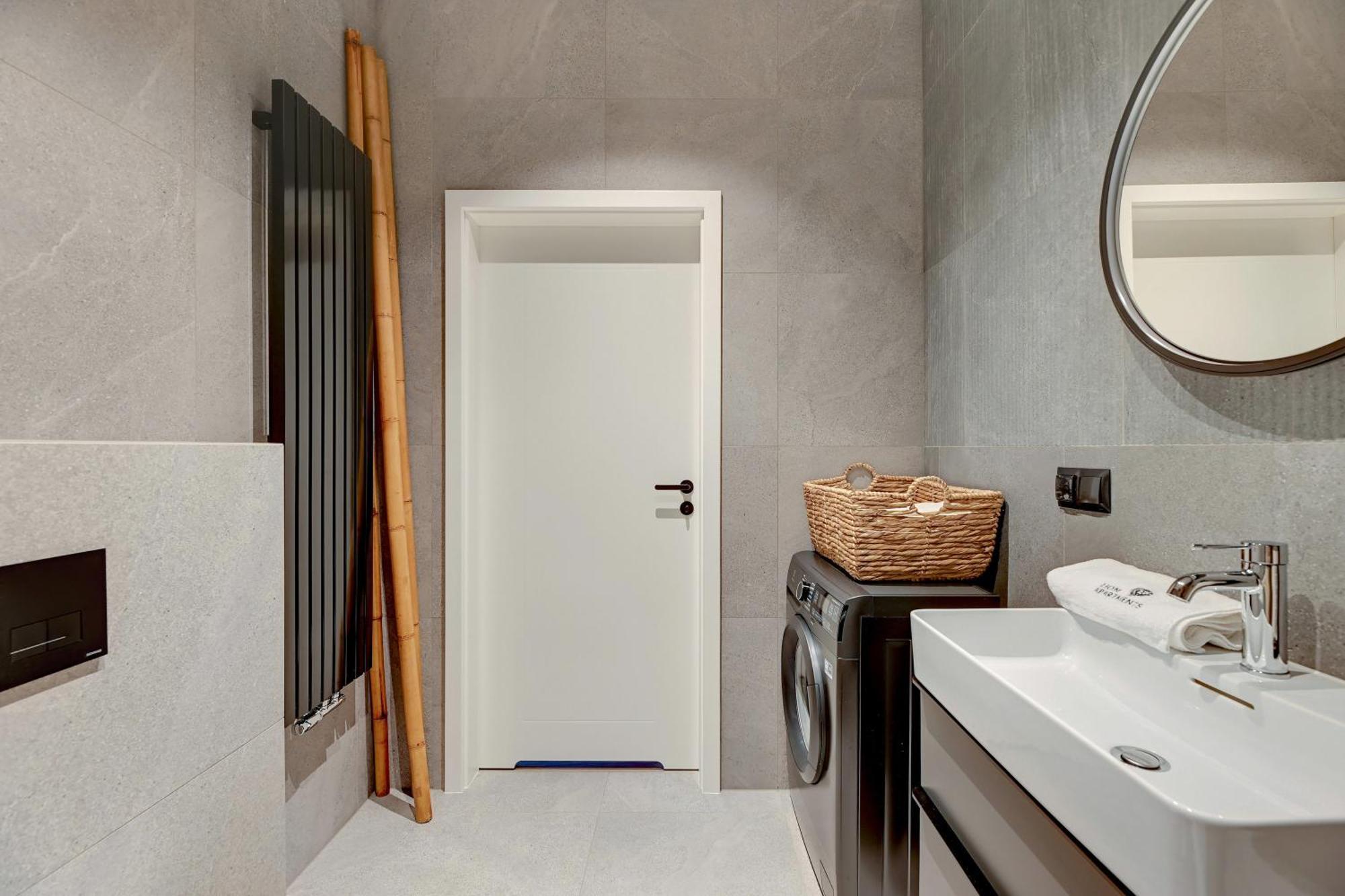 Scala City Center Apartments & Studios By Lion Apartments กดัญสก์ ภายนอก รูปภาพ